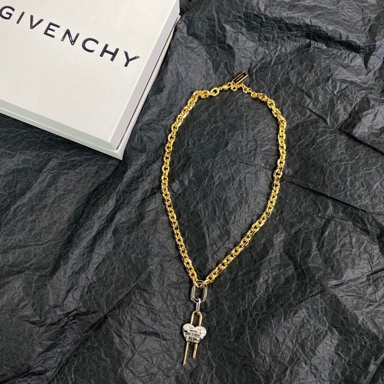 GIVENCHY